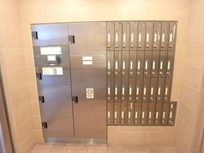 【その他共用部分】 | 西宮北口プライマリーワン | 集合ポストと宅配ボックスです