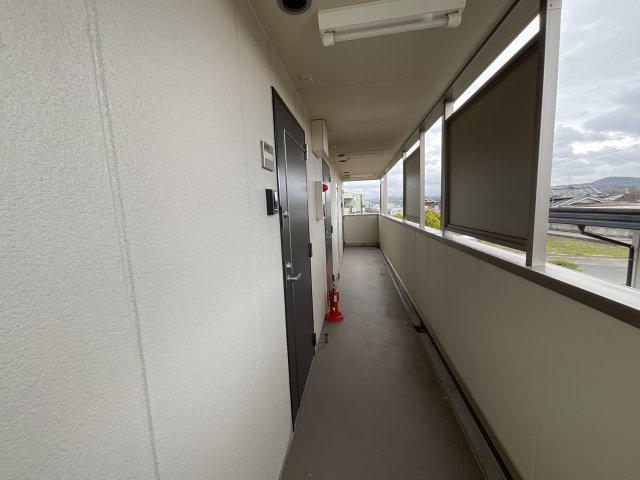 【エントランス】 | クロスＡＫＴ | 落ち着いたエントランスです
