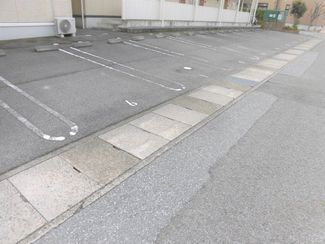  D’maison垂井 の駐車場