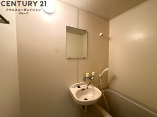 浴室内に洗面台付き！
