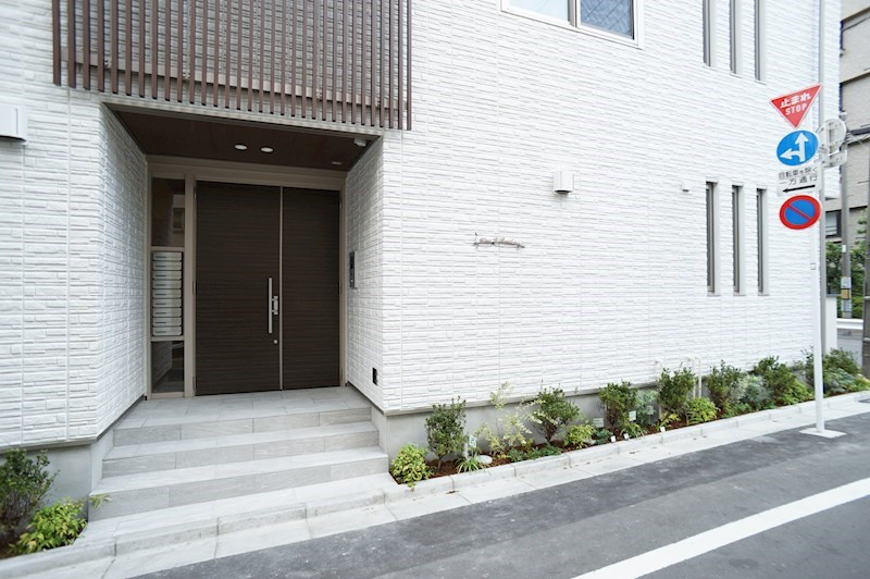 Wing R Residenceの外観|エントランスはもちろんオートロック♪