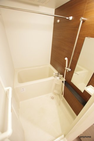 ジュネス新大阪レジデンス　仲介手数料無料の浴室