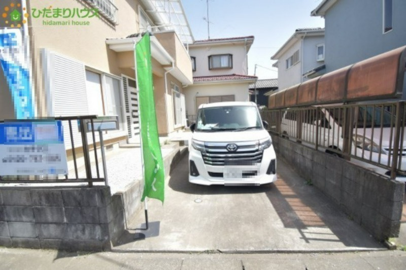 鴻巣市広田　中古一戸建ての駐車場
