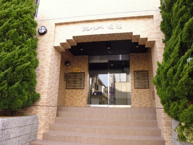 ジュネス鴨池のエントランス