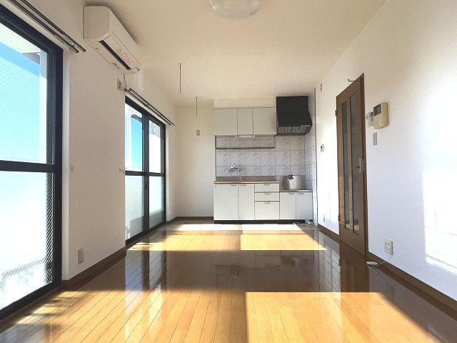 マリベール比島の居間・リビング|こちらのリビングで趣味の時間をお楽しみください