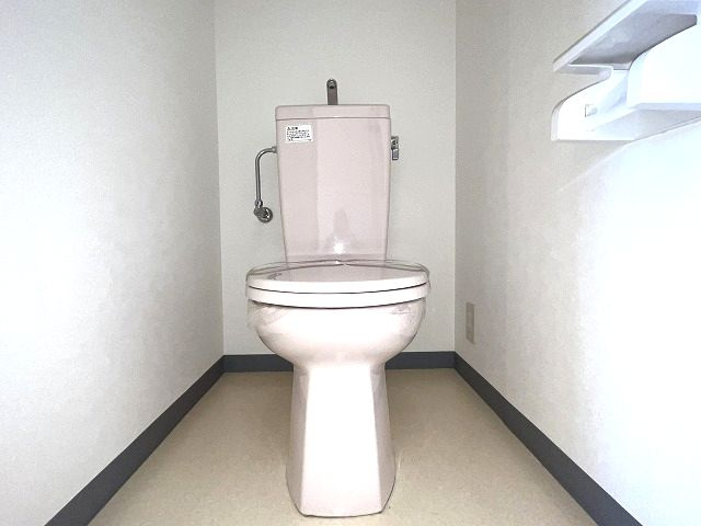 マリベール比島のその他|落ち着いた色調のトイレです
※反転の場合がございます