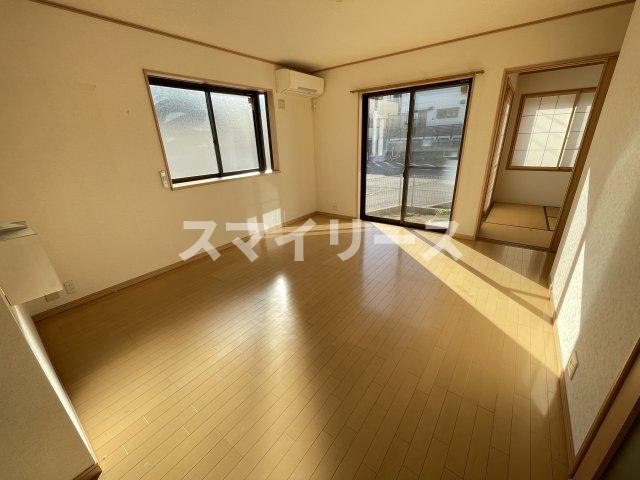 柏市東柏1丁目戸建住宅の居間・リビング