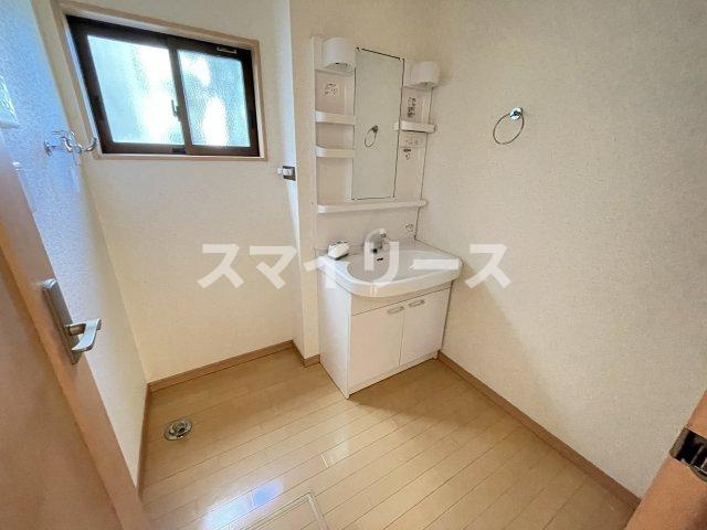 柏市東柏1丁目戸建住宅の独立洗面台