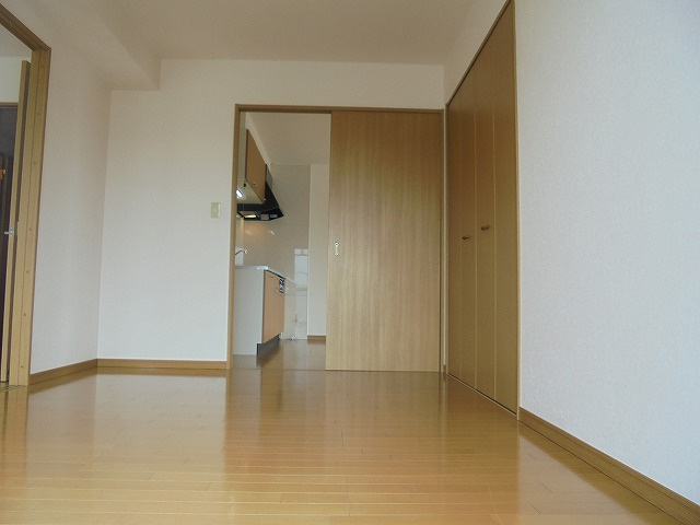 ロイヤルTの洋室|コンパクトで使いやすい洋室です