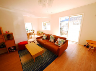 【居間・リビング】 | 東金市日吉台2丁目　中古戸建 | 内外装リフォーム済み令和5年1月４LDK 都市ガス上下水 バス停・スーパー・コンビニ・小学校・バス停のある分譲地内都市ガス上下水