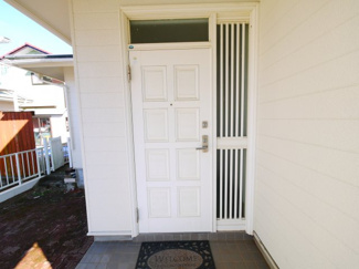 【玄関】 | 東金市日吉台2丁目　中古戸建 | 内外装リフォーム済み令和5年1月４LDK 都市ガス上下水 バス停・スーパー・コンビニ・小学校・バス停のある分譲地内都市ガス上下水