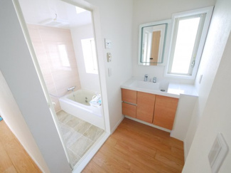 【独立洗面台】 | 東金市日吉台2丁目　中古戸建 | 内外装リフォーム済み令和5年1月４LDK 都市ガス上下水 バス停・スーパー・コンビニ・小学校・バス停のある分譲地内都市ガス上下水