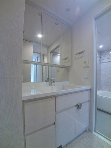 【洗面所】 | グランカーサ本駒込 | 女優ミラー付き三面鏡洗面【グランカーサ本駒込】