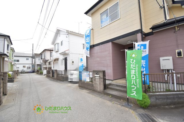 上尾市平方　中古一戸建ての前面道路含む現地写真