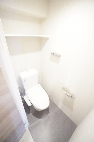 【トイレ】 | アーバンシャトー千葉中央 | ※同物件・反転タイプの写真です。
