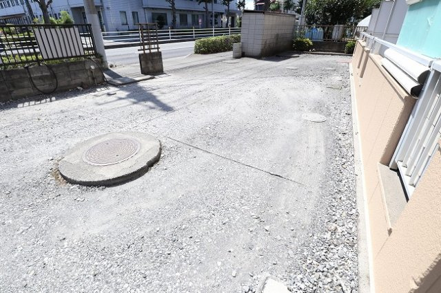 ジュネス昭島の駐車場