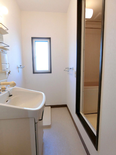 上津コーポ【キャッシュバック対象物件】の洗面所|忙しい朝には欠かせない洗面所です