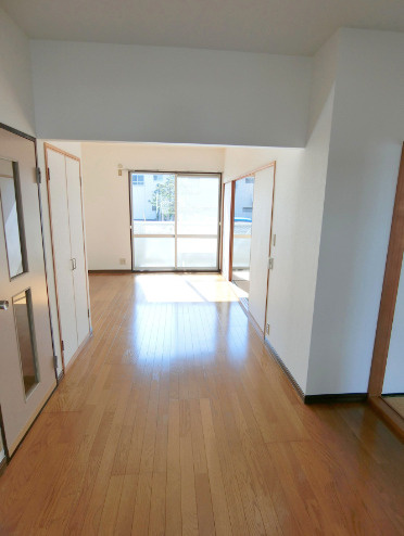 上津コーポ【キャッシュバック対象物件】の内装|明るい色調の室内です