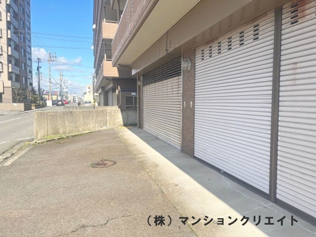 信開ベルシー文京南の駐車場|シャッター付き専用ガレージ