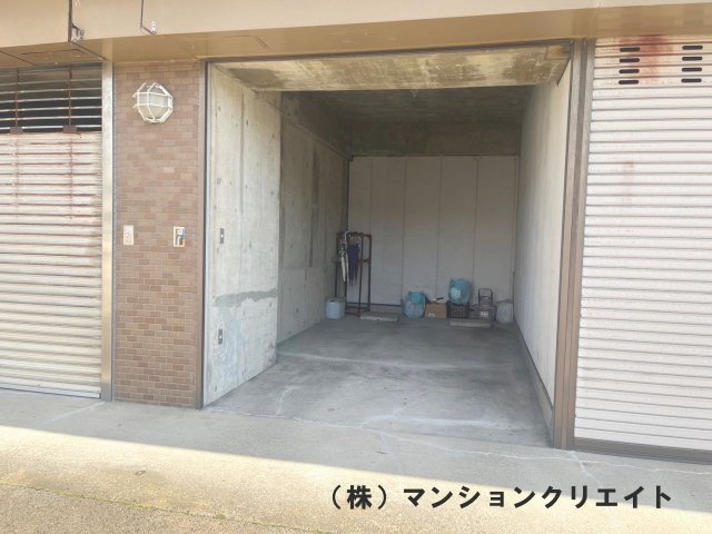 信開ベルシー文京南の駐車場|シャッター付き専用ガレージ