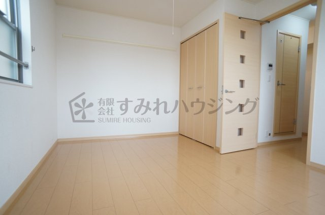 ネオカーム中野の居間・リビング