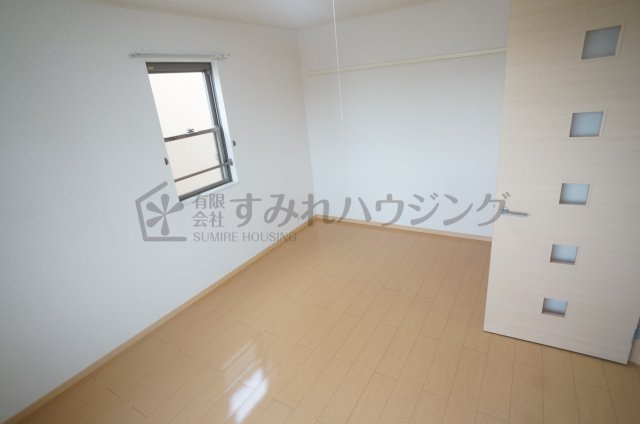 ネオカーム中野の居間・リビング