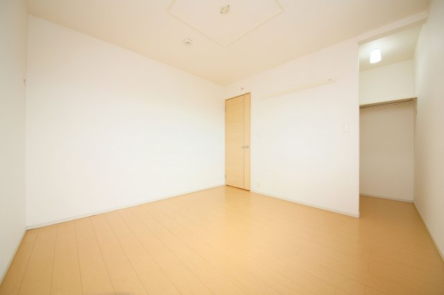 ファミール池田の洋室