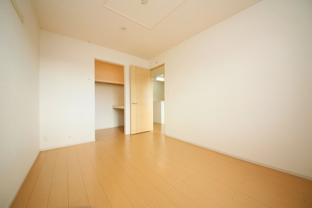 ファミール池田の洋室