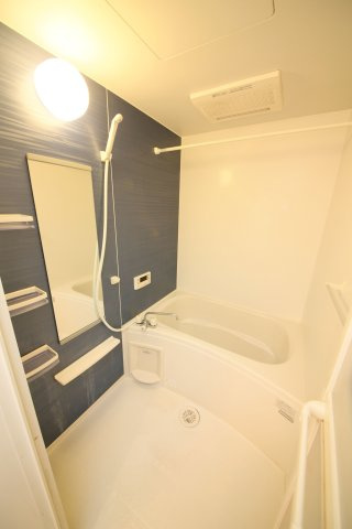 ファミール池田の浴室