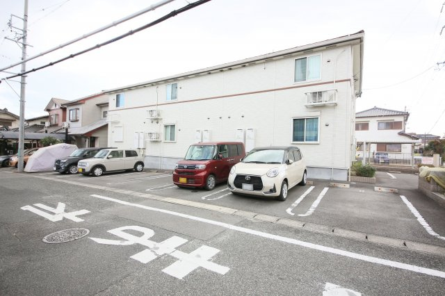 ファミール池田の駐車場