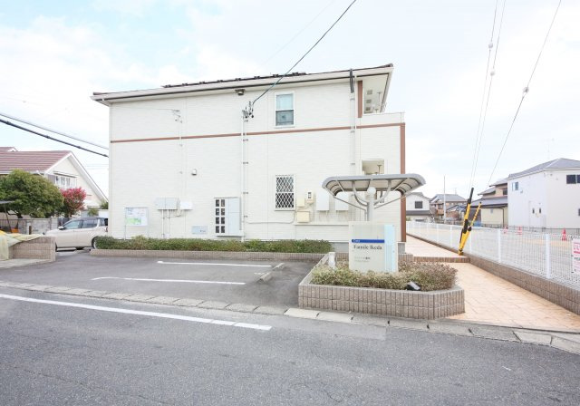 ファミール池田の駐車場