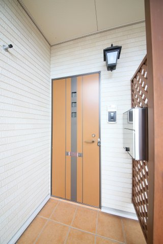 ファミール池田の玄関