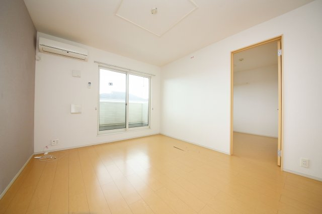 ファミール池田の居間・リビング