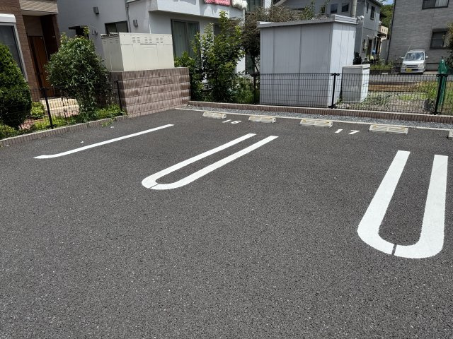 アラモードハウスⅡの駐車場