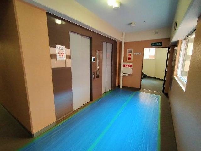 シャルマンコーポ野江第一期のその他共用部分|エレベーターは二基ございます。