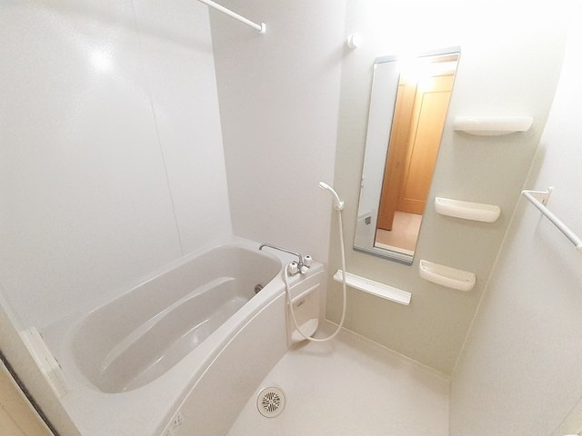 ボンヌ・シャンス・ガーデンＡの浴室|バス