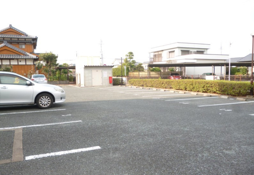エトワール大善寺【キャッシュバック対象物件】の駐車場|駐車場完備です