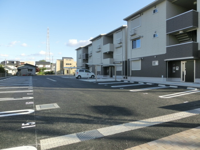 翡翠館 Ⅱの駐車場