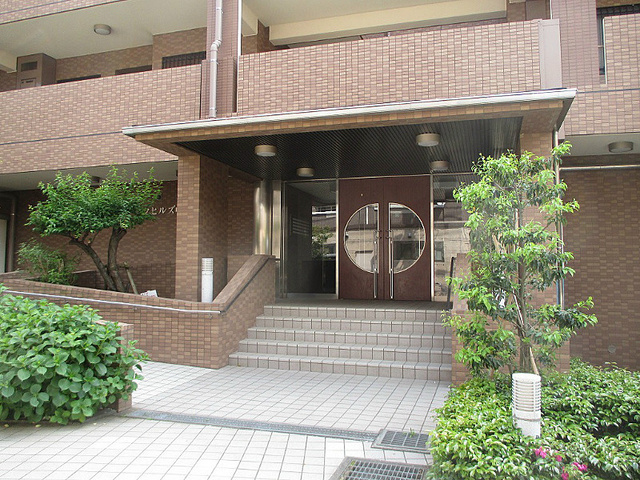 パークヒルズ中田のエントランス