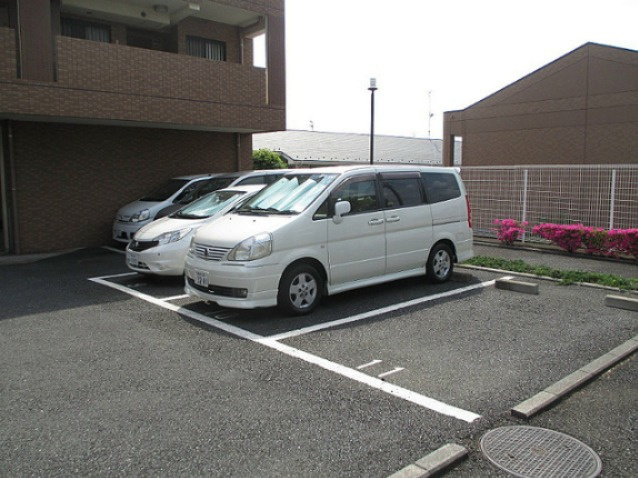 パークヒルズ中田の駐車場