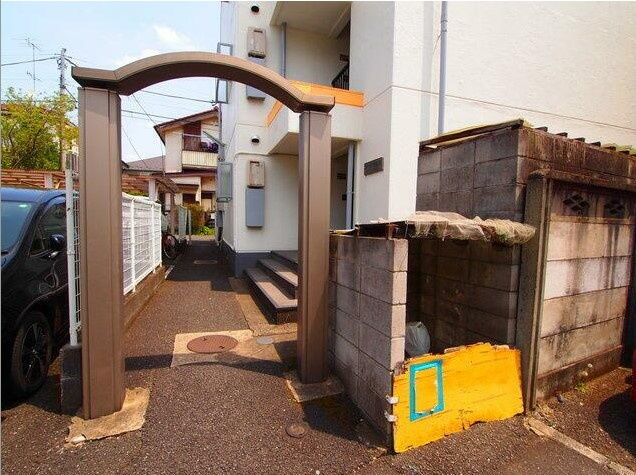 コーポラス紀里のエントランス