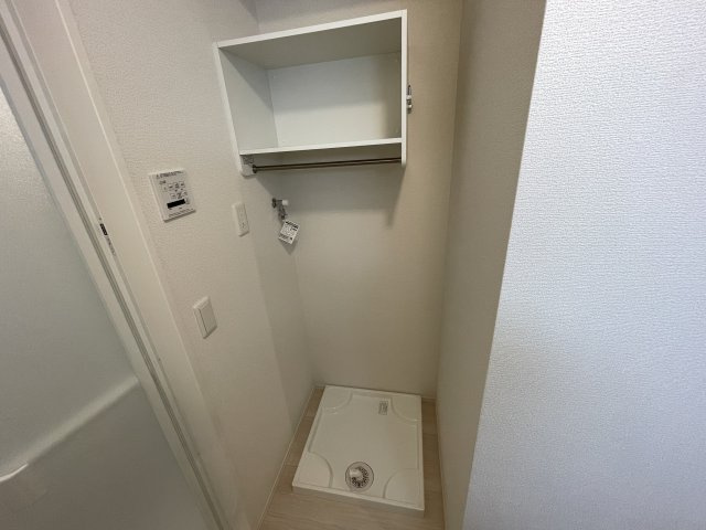 D-room公津の杜Bのシャワールーム|室内洗濯機置場