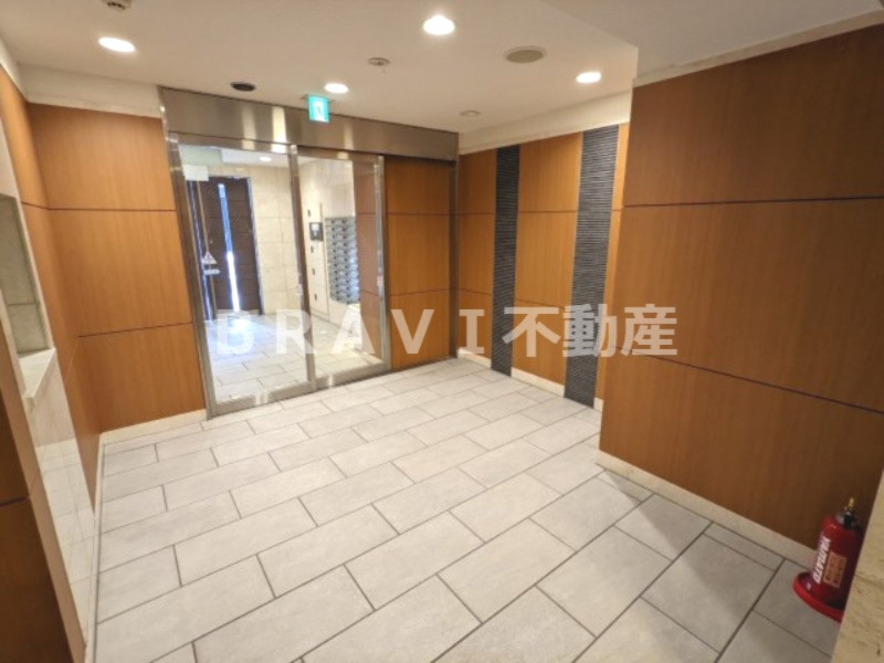 ジュネーゼグラン天満　BRAVI不動産のロビー|【ジュネーゼグラン天満】落ち着いたロビーです