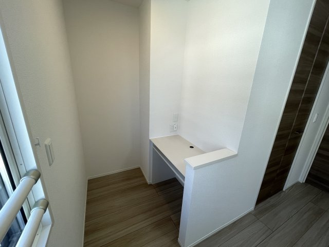 D-room公津の杜Bの内装|備付デスク