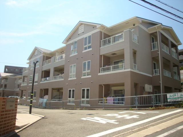 エーデル雲雀丘二番館の外観