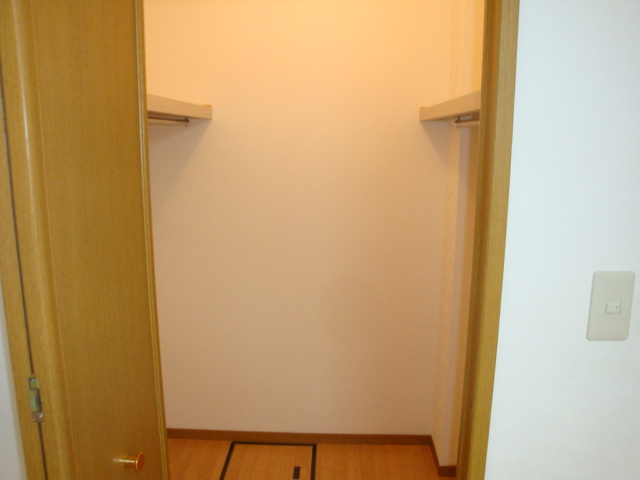 エーデル雲雀丘二番館の収納