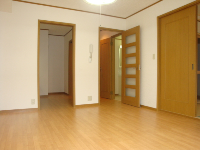 エーデル雲雀丘二番館の居間・リビング