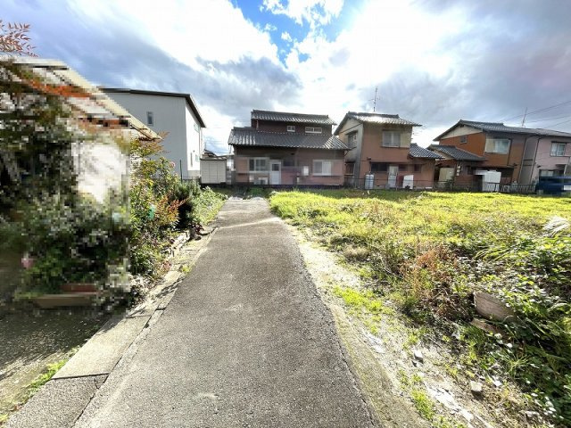 【前面道路含む現地写真】 | 一宮市木曽川町外割田字前堀田売土地