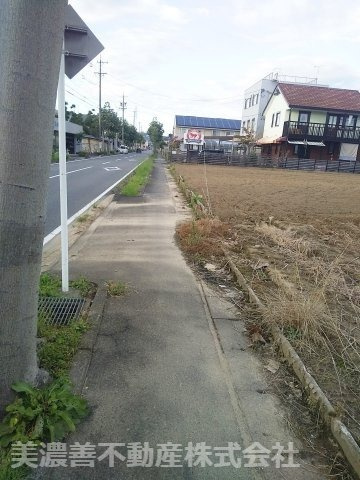 ５９９５９　岐阜市旦島土地の前面道路含む現地写真