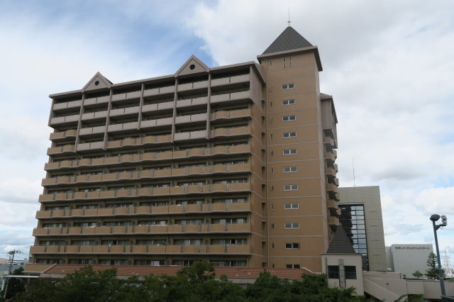 尼崎イスティーの外観